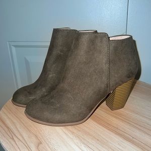Old Navy Tan Booties Size 6